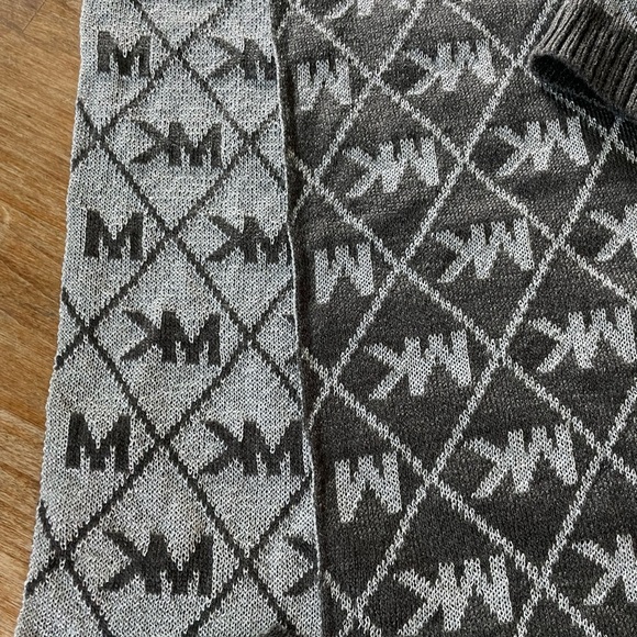 Michael Kors Gray and Black Geometric Scarf - Picture 4 of 8